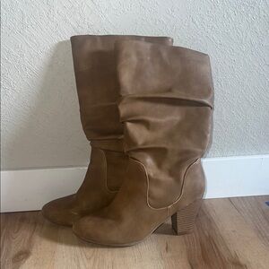 Women's Tan heel Boots